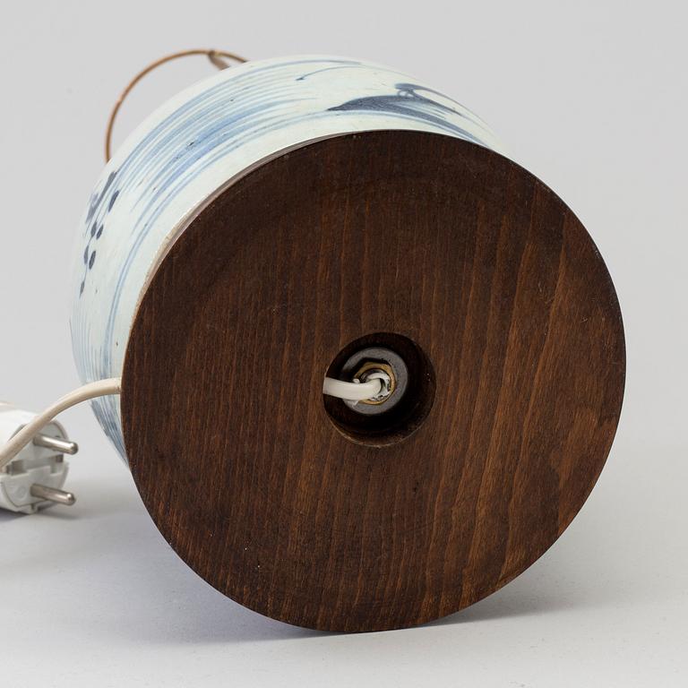 A blue and white jar, Qing dynasty, 19th Century.