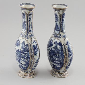 VASER, ett par, porslin, Kina, 1800-tal.