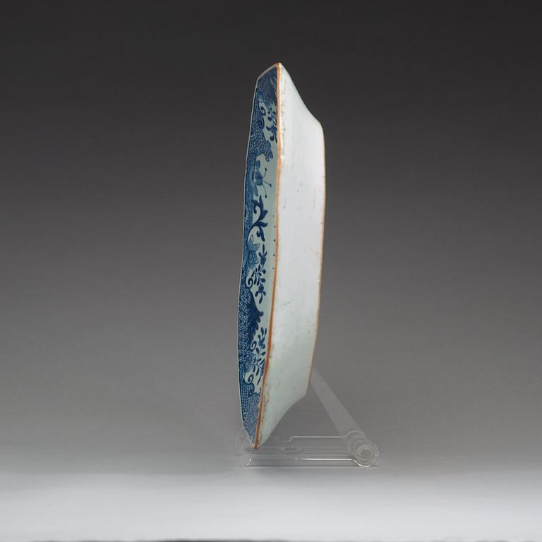 A large blue and white serving dish, Qing dynasty, Qianlong (1736-95).