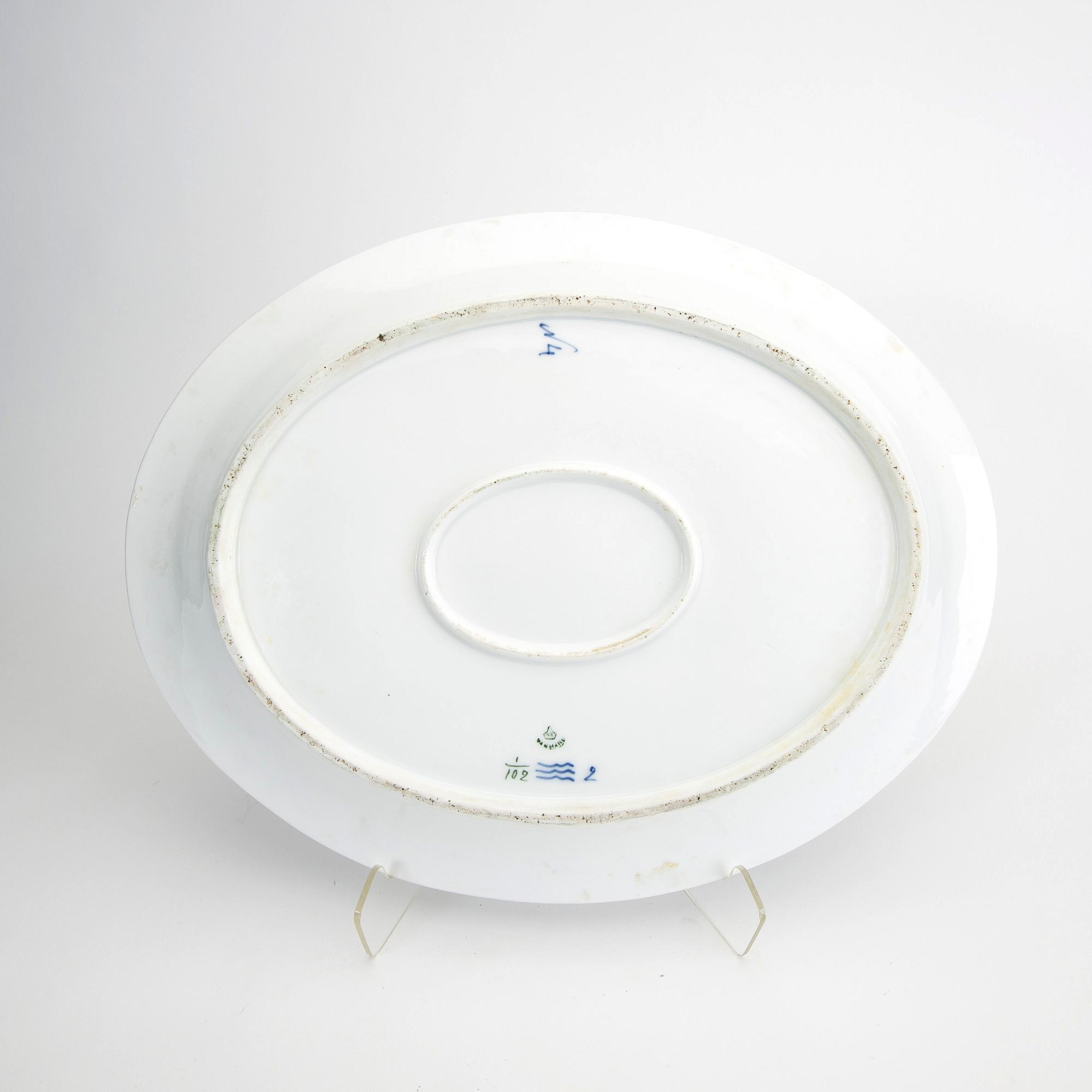 A Musselmalet 25 pcs porcelain service Royal Copenhagen Denmark 1870-1984.