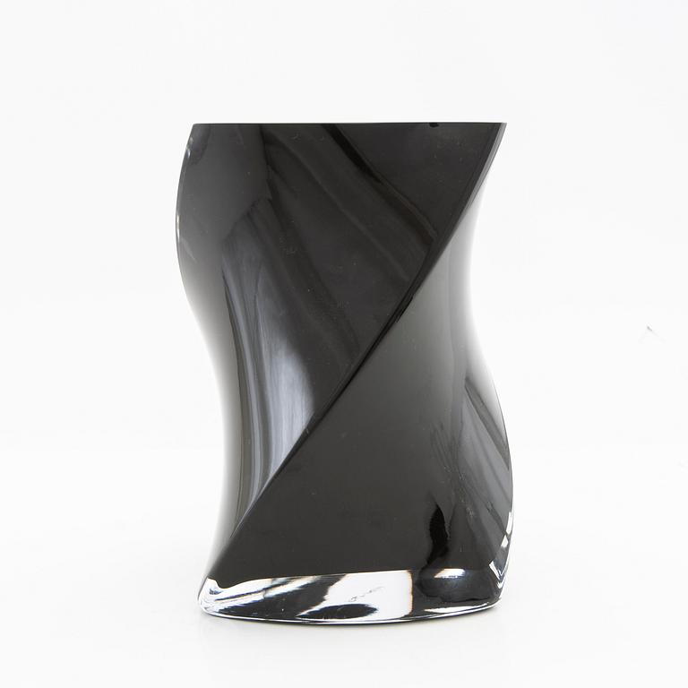 Piet Hein, vaser 2 st, "Super Vase" samt "Twister" signerade.