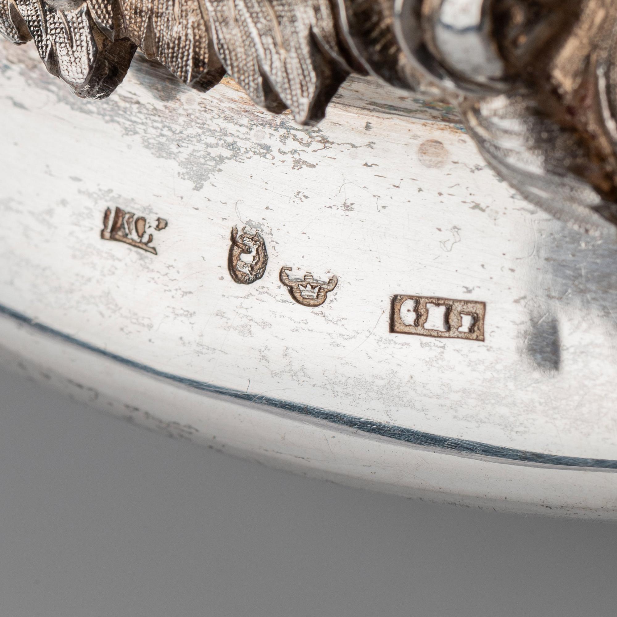 Gustaf Möllenborg, praktskålar, ett par lika, silver, Stockholm 1832. Nyrokoko.