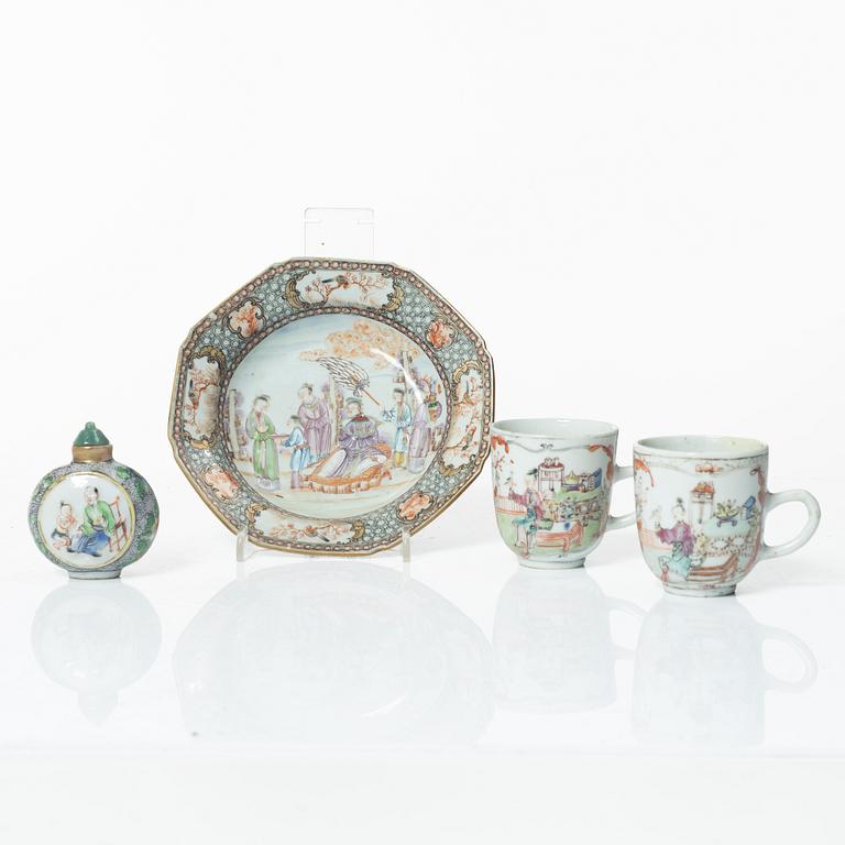 Fat, koppar, två stycken samt snusflaska, porslin. Qingdynastin, 1700/1800-tal.