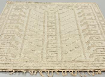 Märta Måås-Fjetterström, A CARPET, "Vita spetsporten", knotted pile in relief, ca  177,5 x 121 cm, signed MMF.