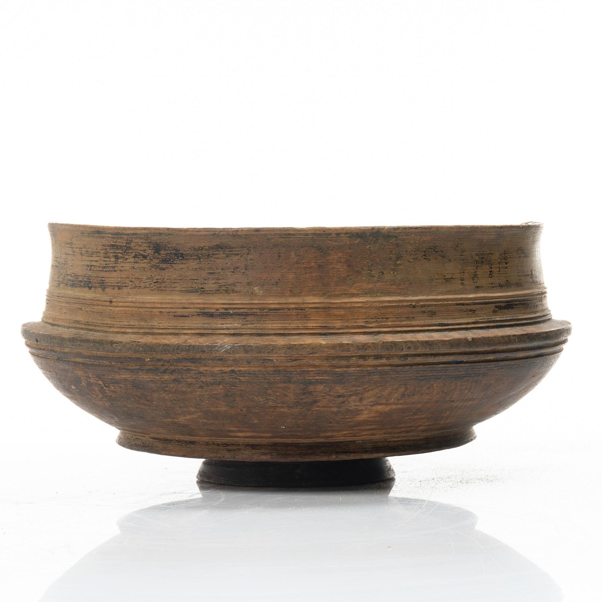 Turned bowl, folk art, 19th century.