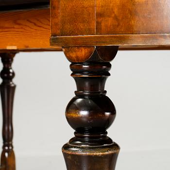 MATSALSGRUPP, 14 stolar samt bord. Bonad björk, omkring 1920.