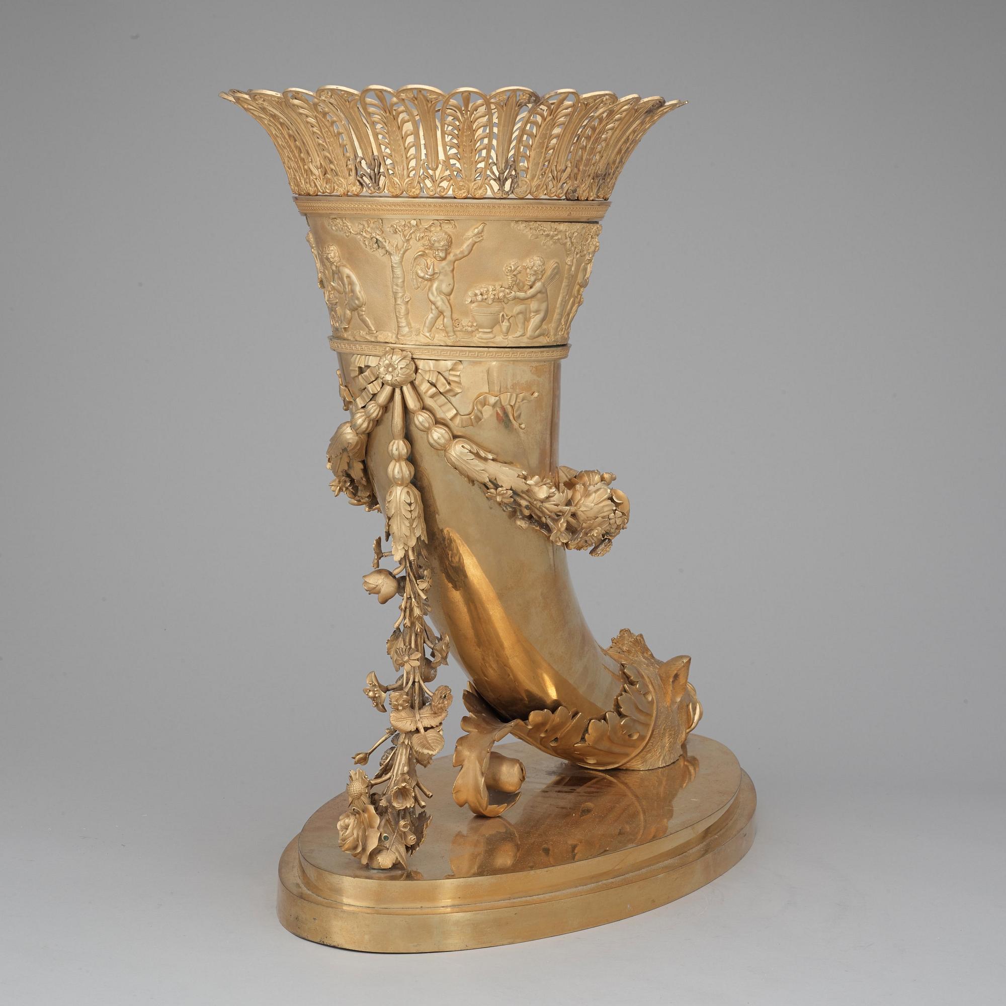 A RARE AND LARGE RHYTON VASE. French Empire, early 19th century.