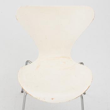 Arne Jacobsen, Four 'Series 7' chairs, Fritz Hansen Denmark 1970.