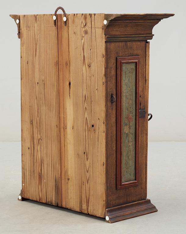 HÄNGSKÅP, allmoge, 1700-tal.