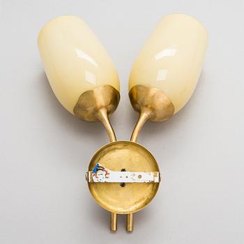 Paavo Tynell, a mid-20th century '9452' wall light for Idman.