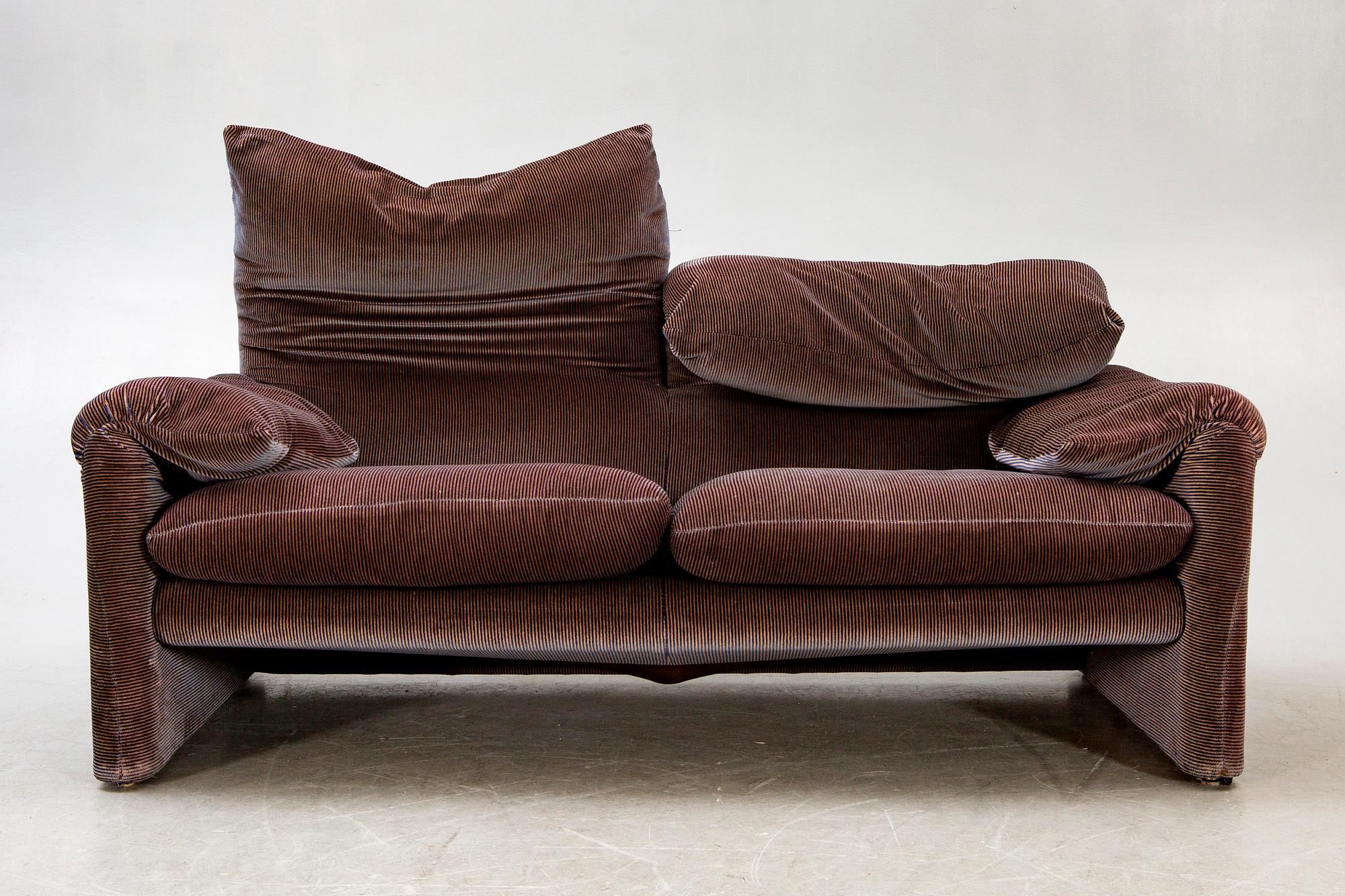 Vico Magistretti, sofa, "Maralunga".