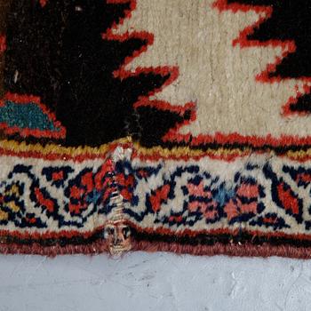 Matto, A runner, an antique West Persian/Northwest Persian, ca 417,5-425 x 101-107 cm.