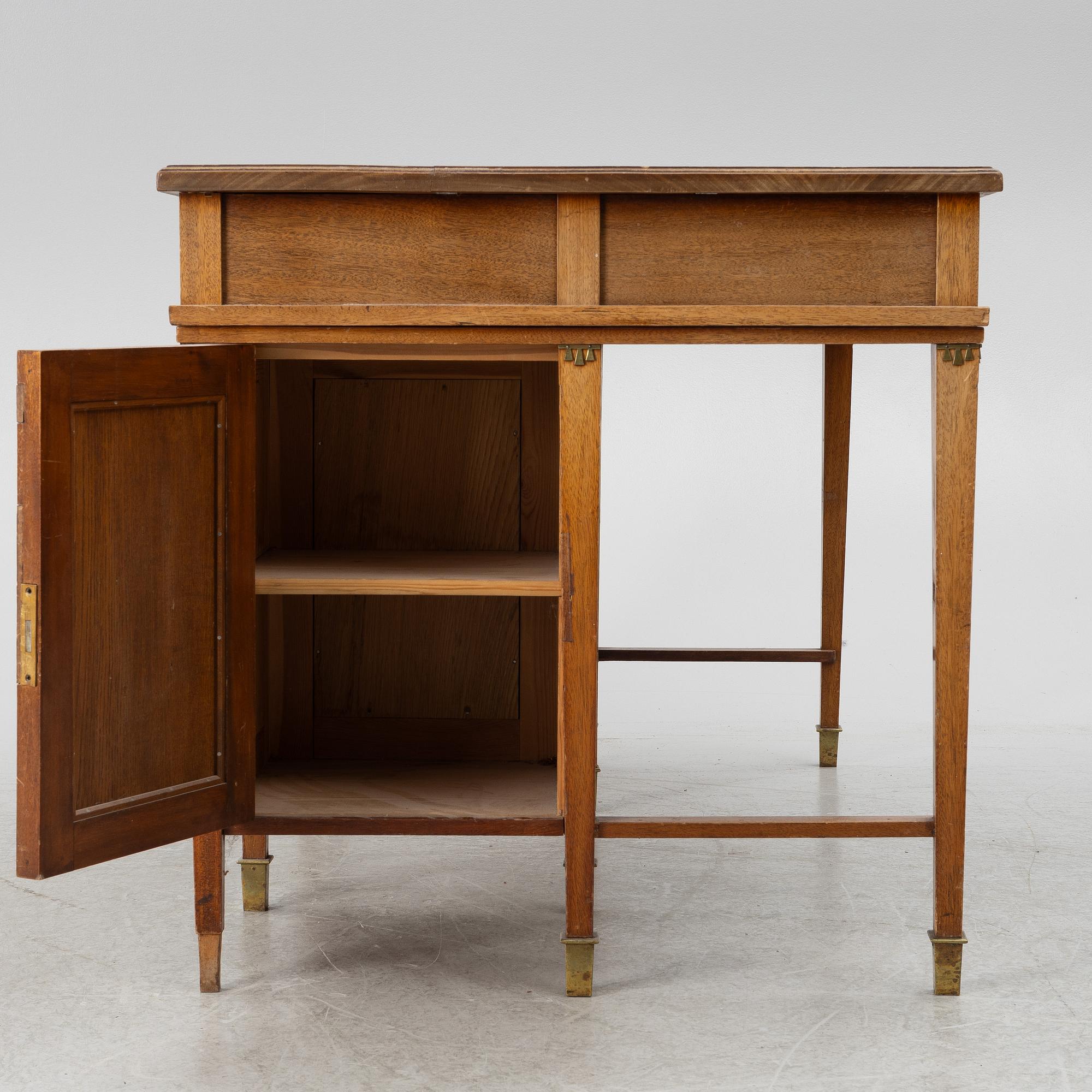 Skrivbord, empirestil, tidigt 1900-tal.