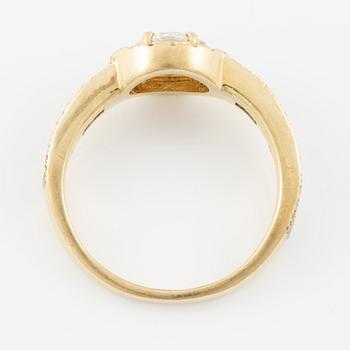 Ring 18K guld med navette-, briljant- och baguetteslipade diamanter.