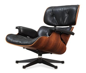 88. CHARLES & RAY EAMES, "Lounge Chair", enligt uppgift licenstillverkad för Nordiska Kompaniet, 1960-tal.