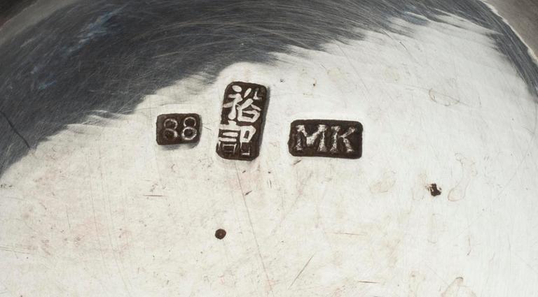 MUGG, silver, Kina. Finska importstämplar, Koruteollisuus Tillander, Helsingfors 1970. Vikt ca 147 g.