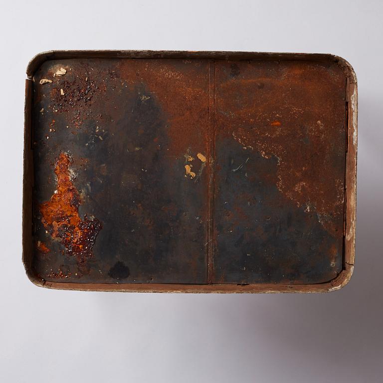 Tebord, med fajansbricka, 1700-talets andra hälft.