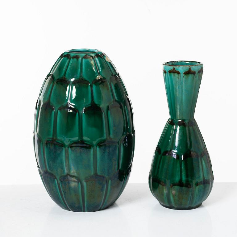 Anna-Lisa Thomson, vaser, ett par, ”Adria”, Upsala Ekeby, 1900-talets mitt.