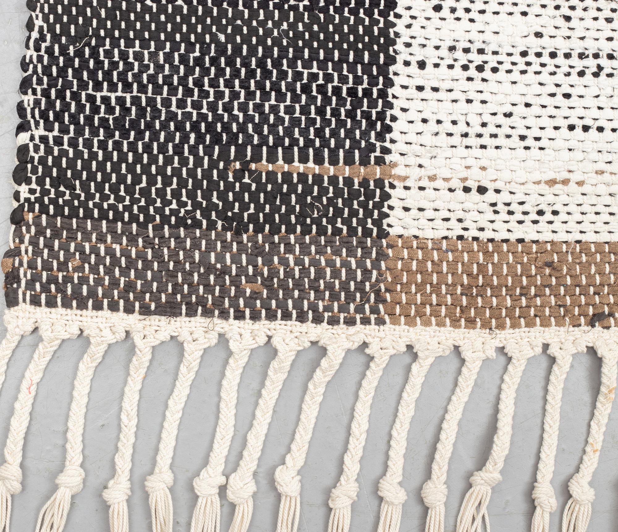 Björn Lundberg, gallerimatta, "Natt och Dag/Dag och Natt", trasmatta, ca 388,5-398 x 128-129 cm.
