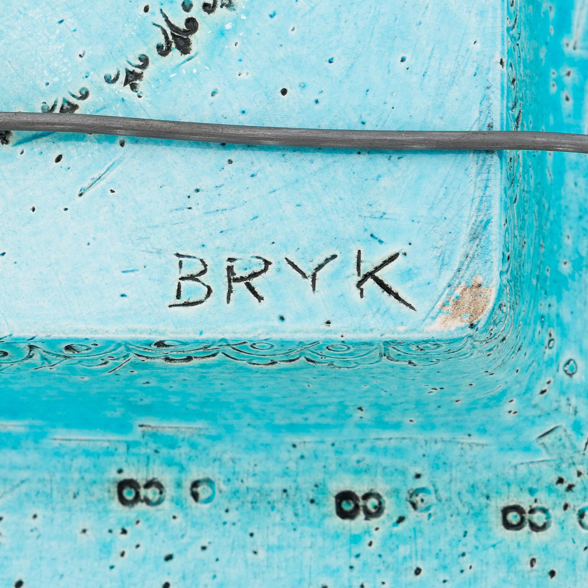 Rut Bryk, reliefi, kivitavaraa, signeerattu BRYK.