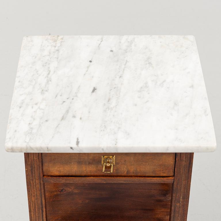 Sängbord, tidigt 1900-tal.