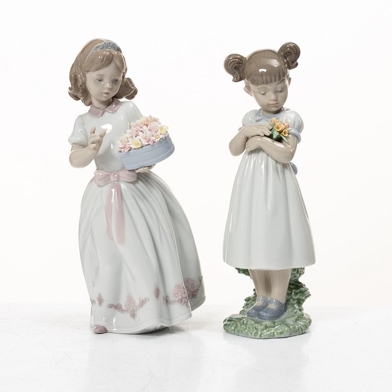 Lladró, 5 figuriner, " Flowers for mommy", "For a special someone", "Gime me a hug", "Classic scout", " Off to school".