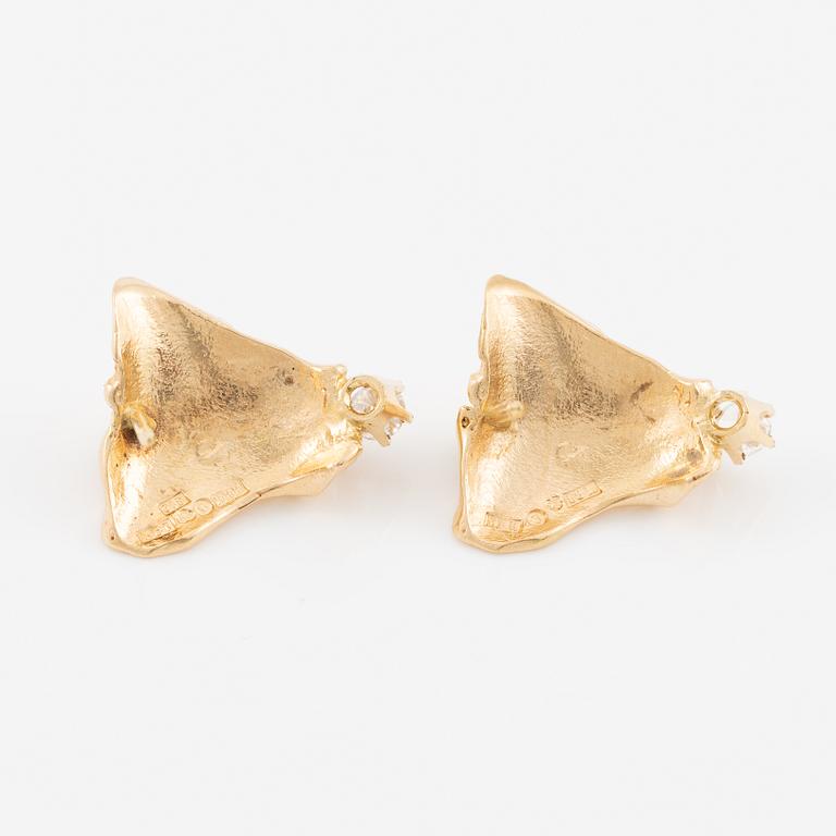 Örhängen 18K guld med briljantslipade diamanter.