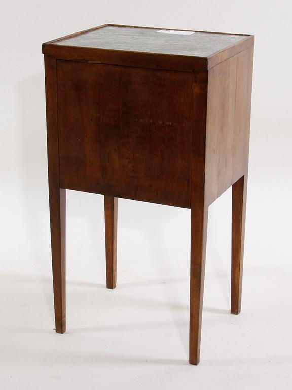 POTTSKÅP. Karl Johanstil, 1800/1900-tal.