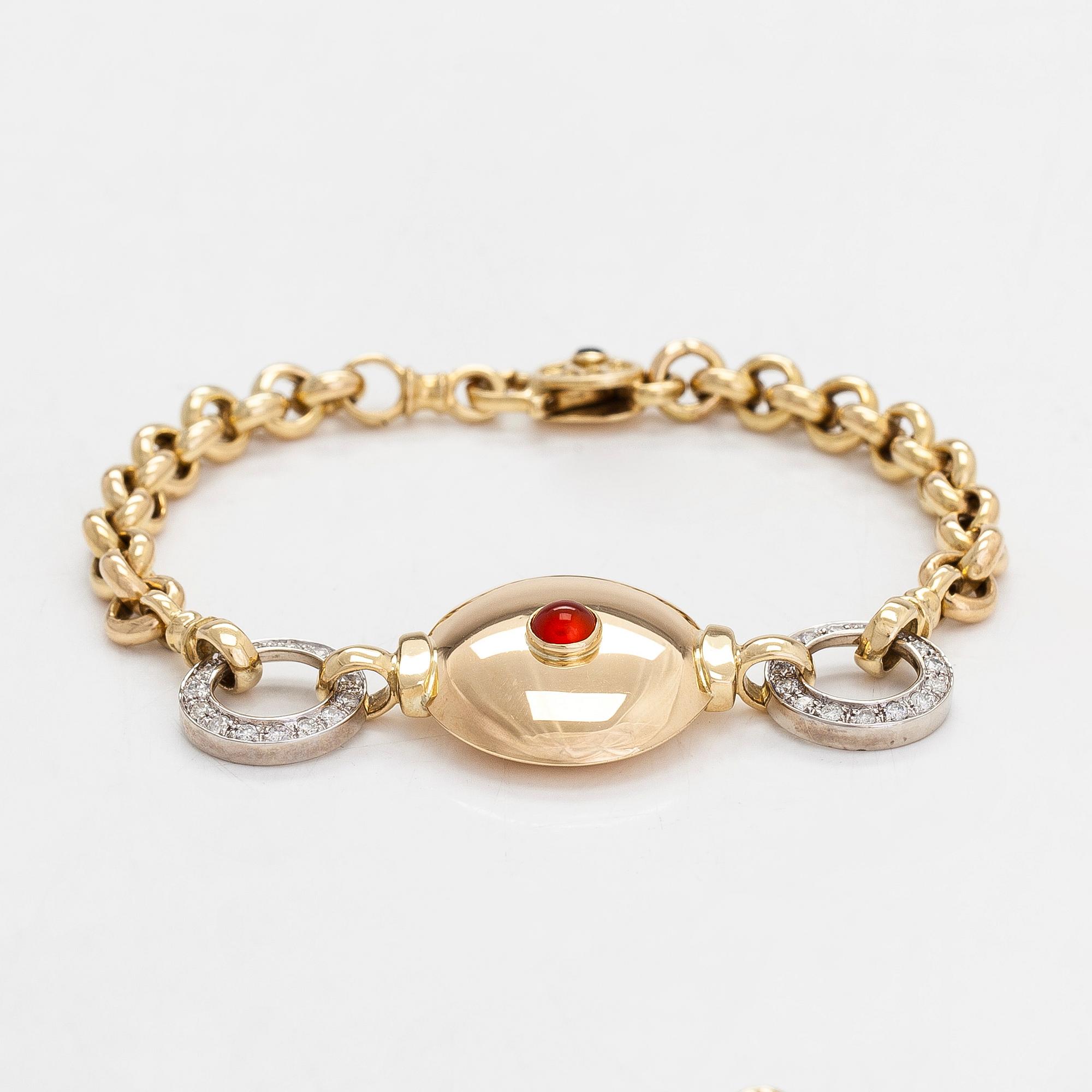 Rannekoru, 18K kultaa, timantteja, safiiri ja karneoli. Italia.