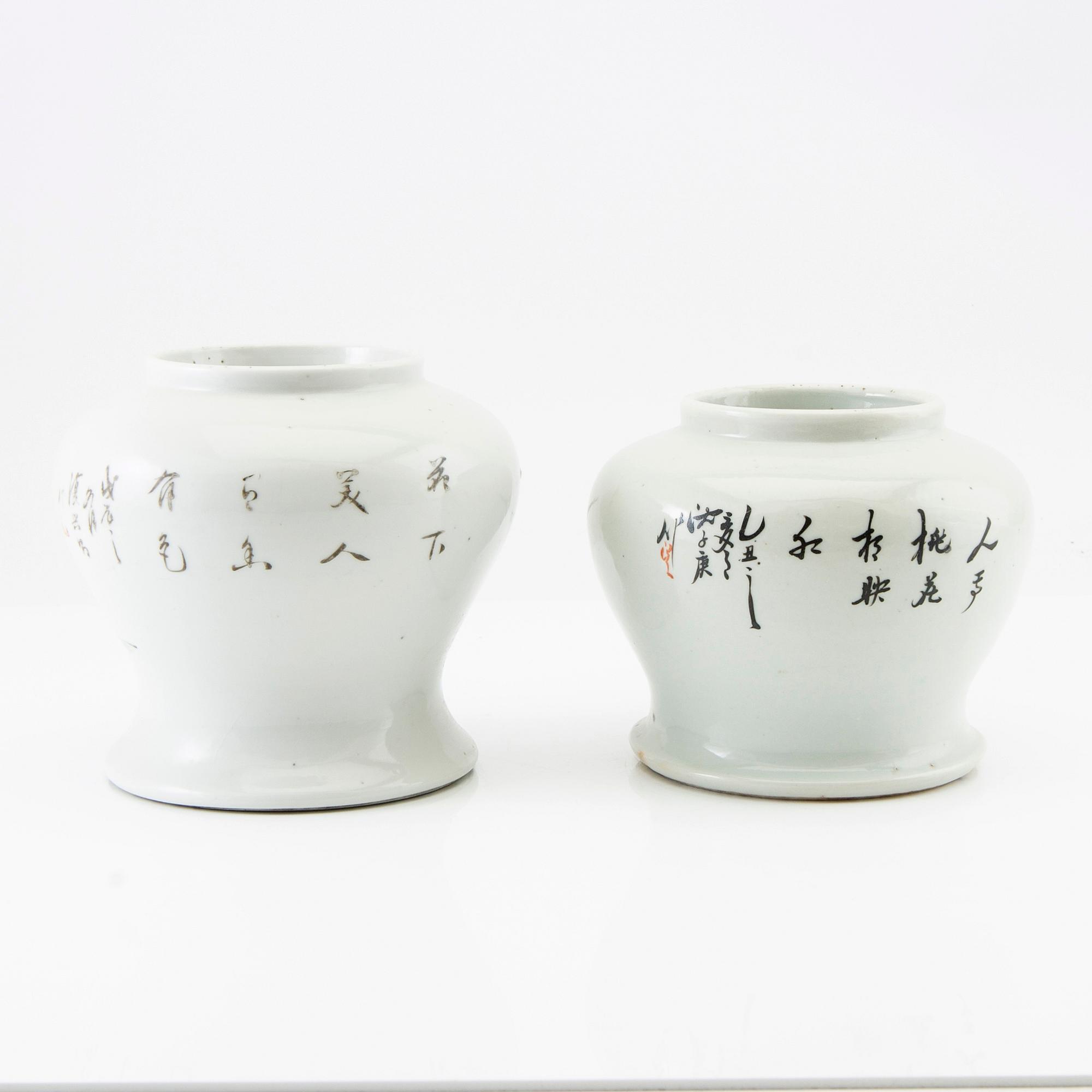 A set of two Chinese vases, 20th century.