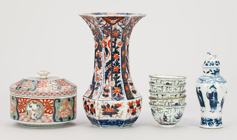 PARTI PORSLIN, 8 delar, Kina respektive Japan, 1900-tal.
