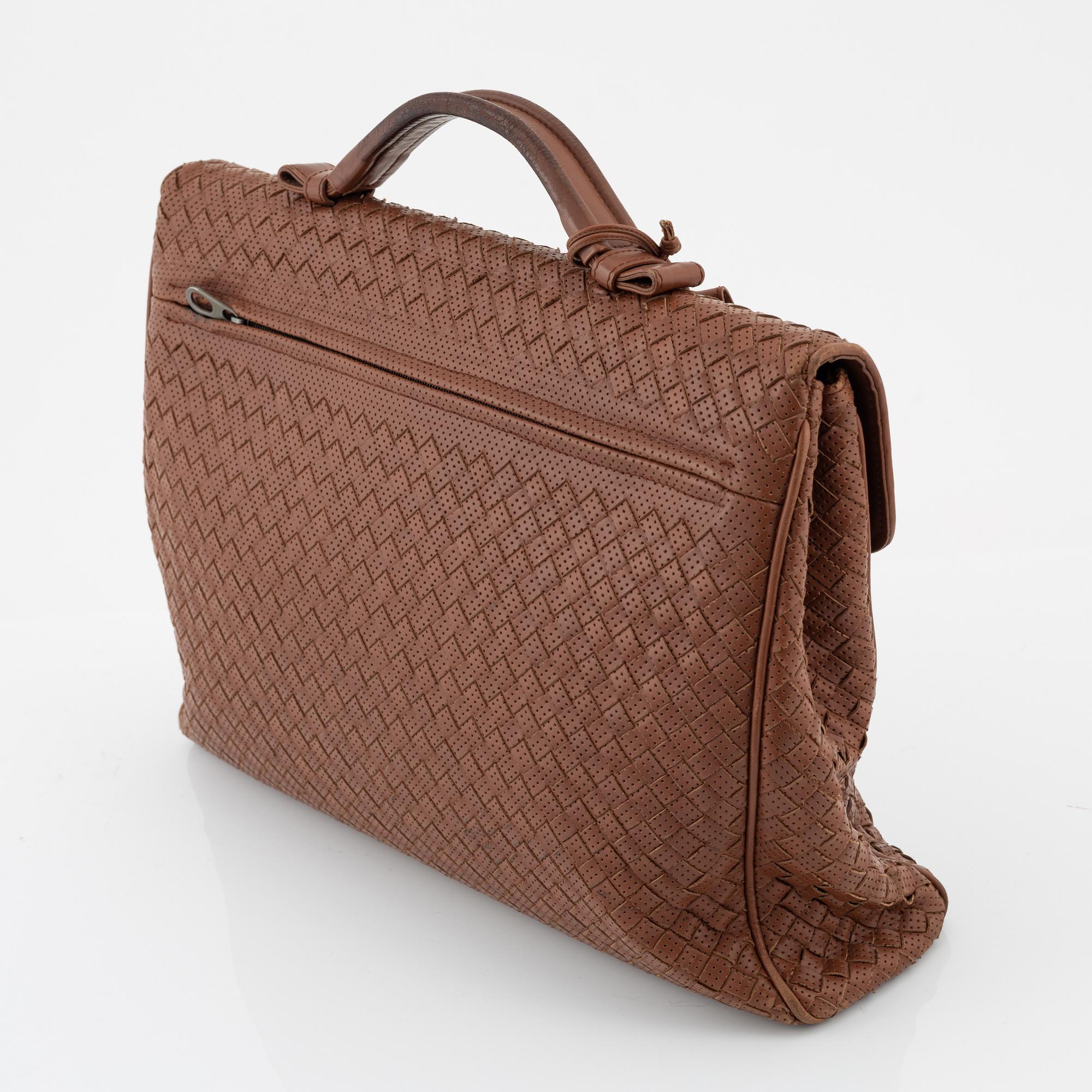 Bottega Veneta, A leather briefcase.