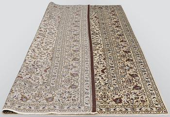 A carpet, Kashan, ca 385 x 245 cm.
