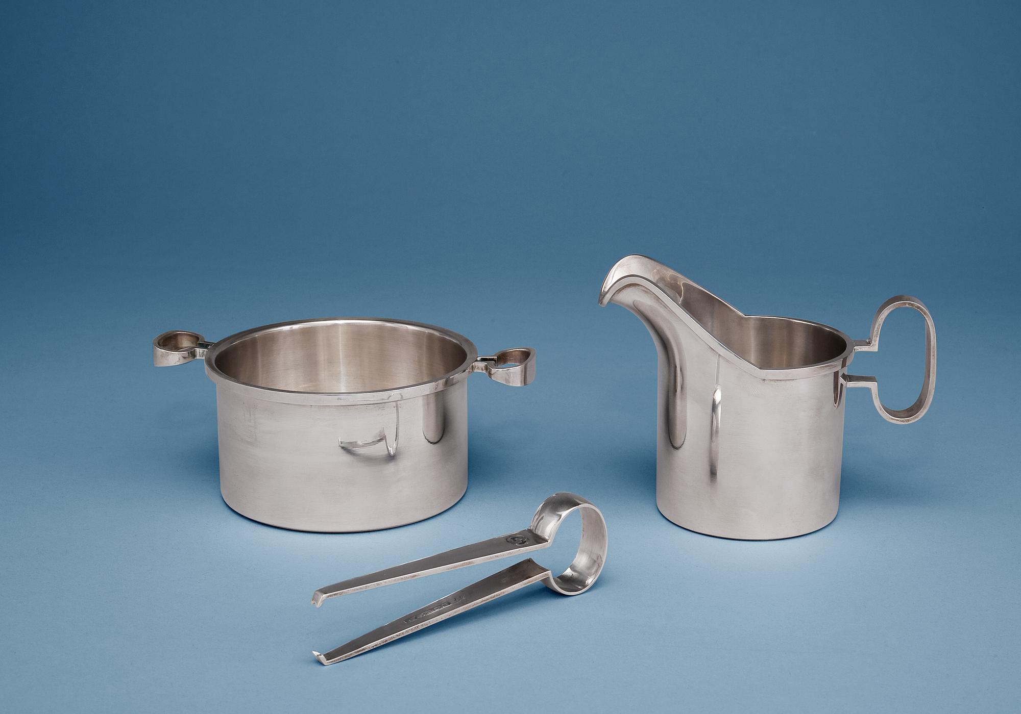 Bertel Gardberg, A SILVER SUGAR BOWL, CREAMER AND SUGAR TONGS.