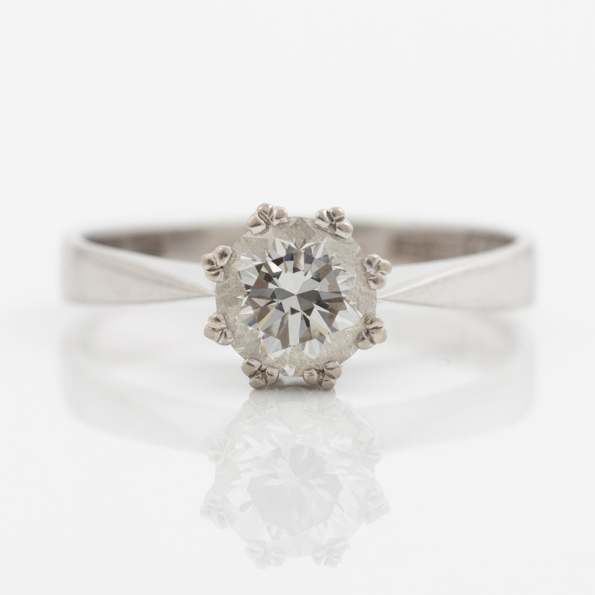 Ring, enstensring, 18K vitguld med rund briljantslipad diamant 1.02 ct.