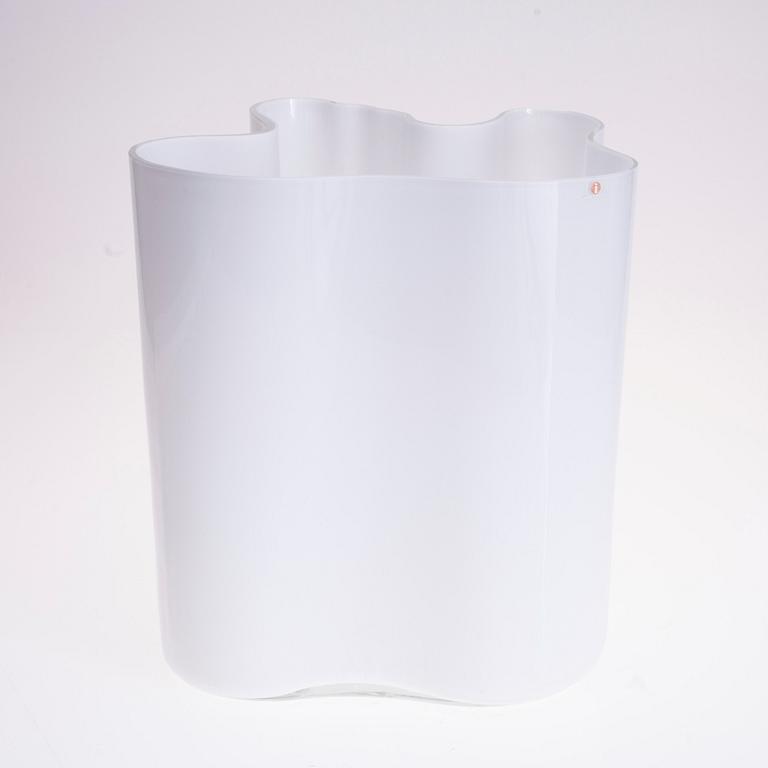 Alvar Aalto, A VASE.