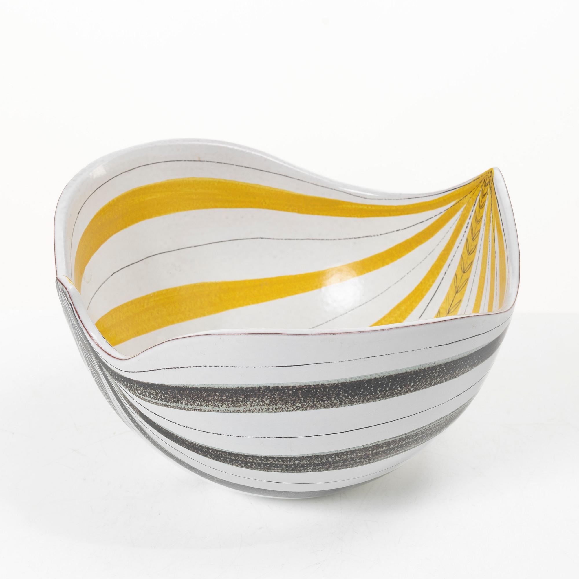 Stig Lindberg, A faience bowl, Gustavsberg Studio.