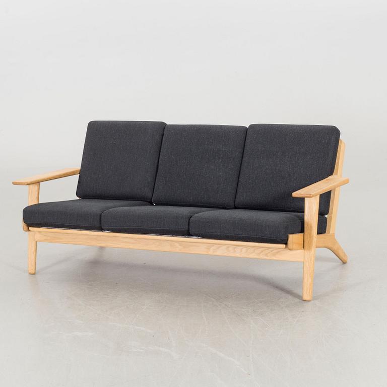 HANS J WEGNER, soffa modell GE 290/3, 2000-tal.