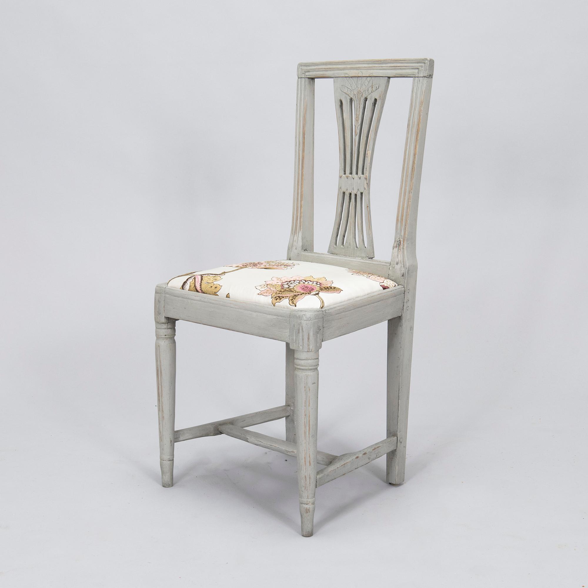 Skrivbord, gustaviansk stil, 1900-tal och stol, gustavianskt provinsarbete, 1700-talets slut.