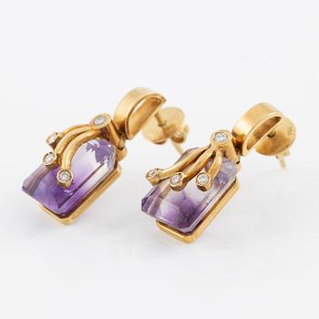 Earrings, 18K gold with amethysts and brilliant-cut diamonds.