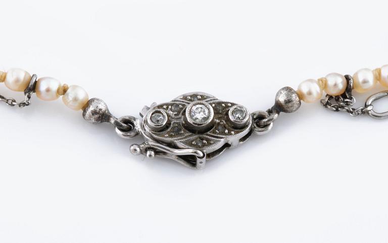 A possibly cultured pearl necklace by Gustav Dahlgren & Co, Malmö, 1951.