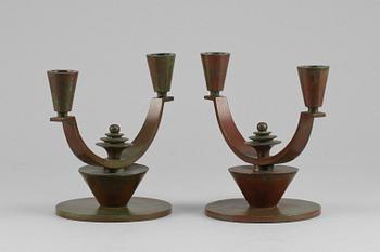 KANDELABRAR, ett par. Brons, design Sune Bäckström. 1900-talets första hälft.