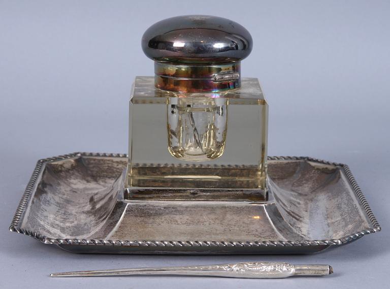 BLÄCKHORNSTÄLL samt PENNSKAFT, silver, bl a 1923.