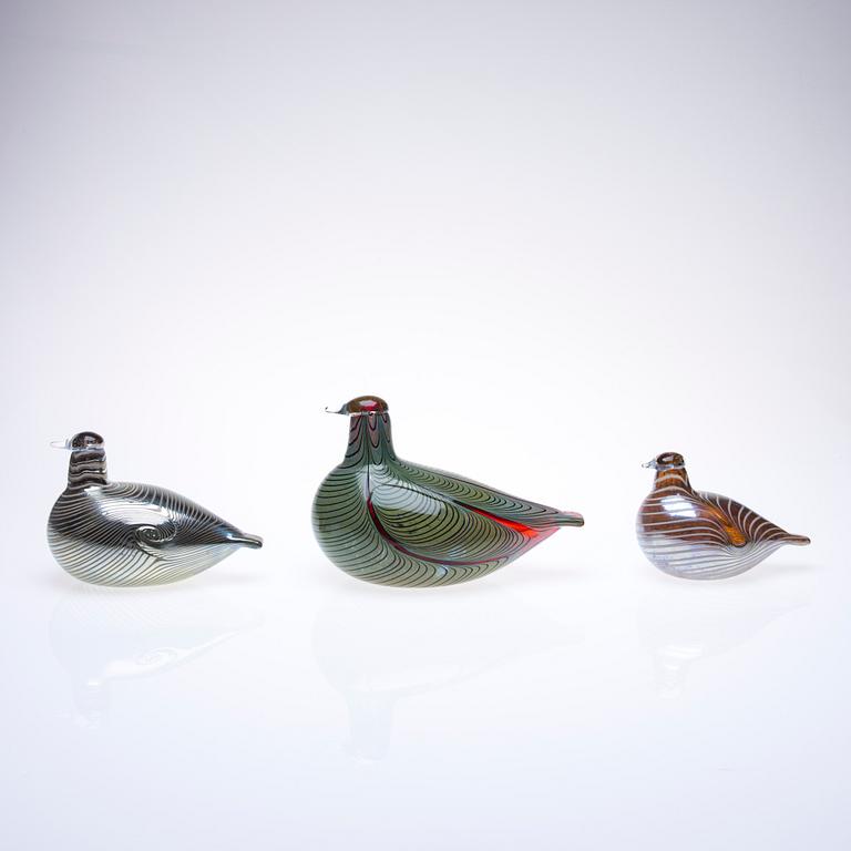 FIGURIINEJÄ, 3 kpl, lasia, signeerattu O.Toikka Nuutajärvi.