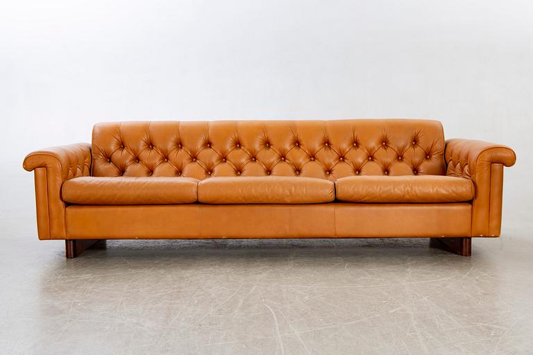 Karl Erik Ekselius, soffa , skinn, Chesterfield-modell.