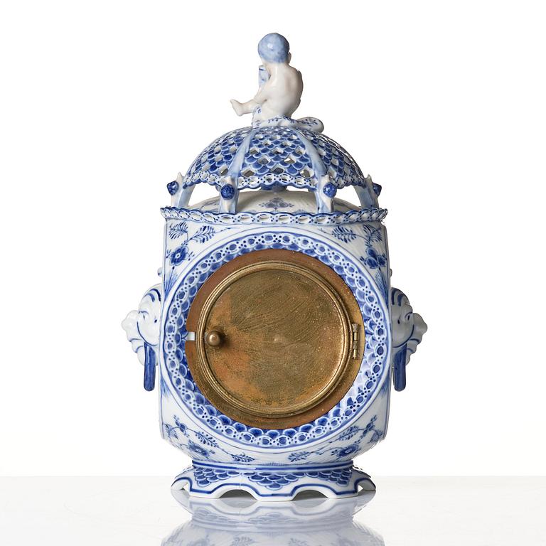 A Royal Copenhagen 'Musselmalet' / 'blue fluted full lace' table clock, Denmark, 1893-1900.