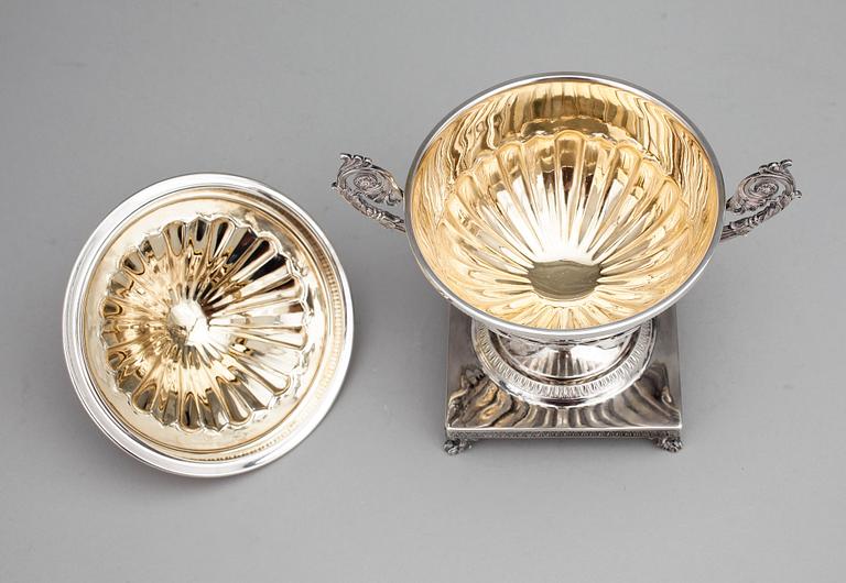 LOCKSKÅL, silver. Mema Guld & Silver AB, Lidköping. 1900-talets mitt. Totalvikt ca 405 g.