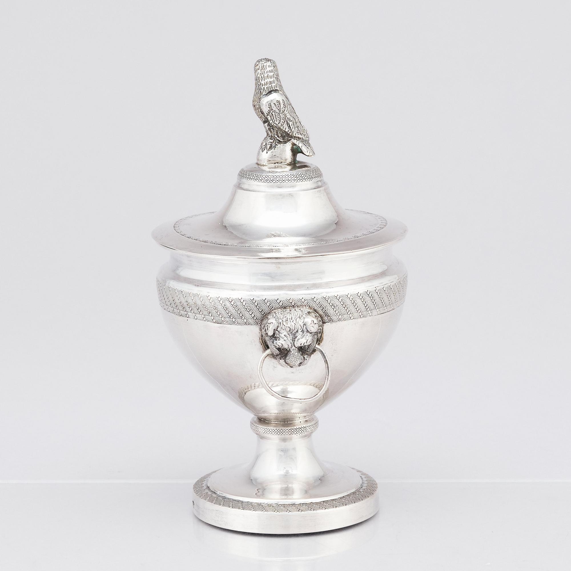 Sockerskål med lock, silver, oidentifierad mästare, möjligen Raffaele Sisino, Neapel 1832-1872.