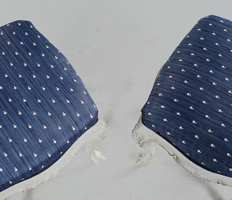 TABURETTER, ett par, rokokostil, omkring 1900-talets mitt.