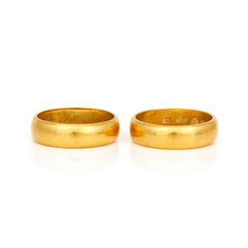 RINGAR, 2 st, 23 k guld, otydliga stämplar, 1900-tal.  Vikt ca 13 g.